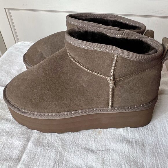 Cushionaire Hippy Womenβs Suede Platform Ankle Boots Taupe Size 8.5 New - Picture 3 of 12